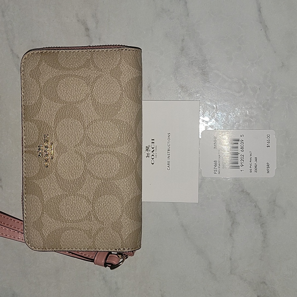COACH SIGNATURE WRISTLET - Picture 4 of 7